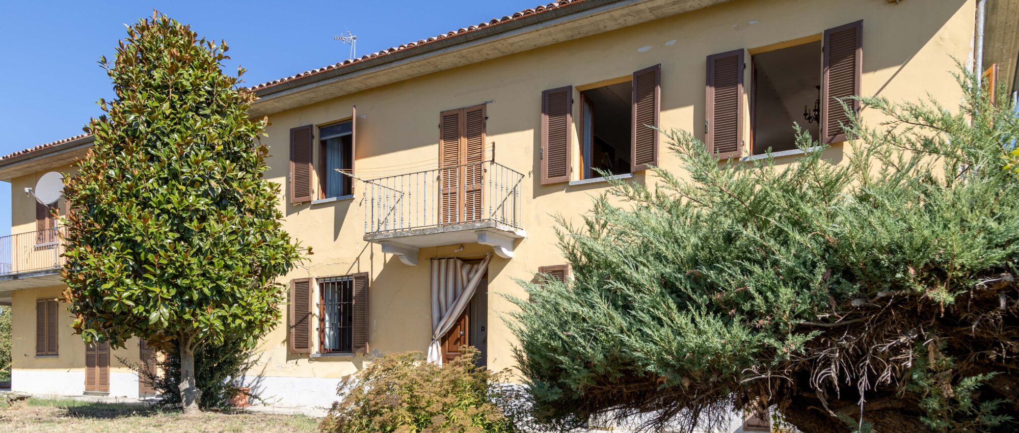 Tipico Casale tra Langa e Monferrato con Vigneto e Cantina Storica Tipico Casale tra Langa e Monferrato con Vigneto e Cantina Storica